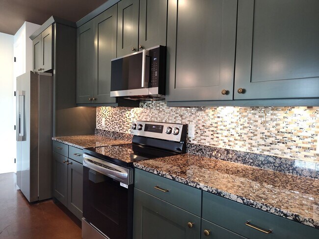 Building Photo - Move-in Ready Condo Located in The Art Dis...