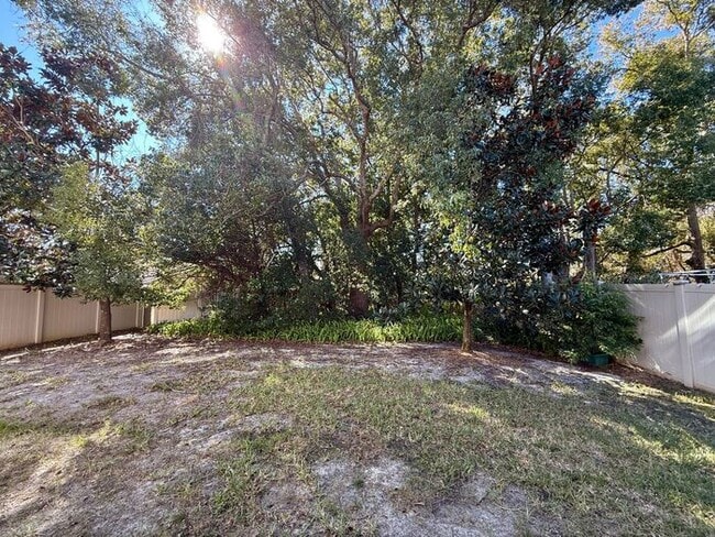 Building Photo - SPACIOUS Two Story Beautiful 5/4 Home in The Enclave At Aloma!