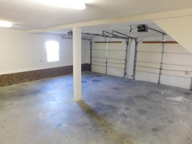 Building Photo - 3 bedroom 2 bath in Mt Hermon Subdivision