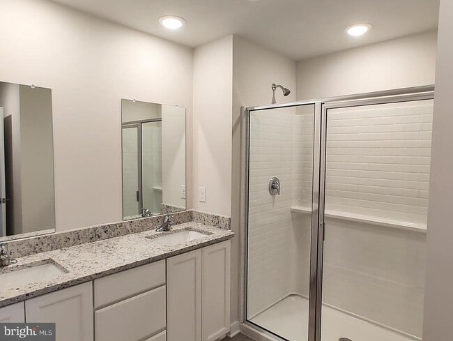 Building Photo - 3 Wafer Aly