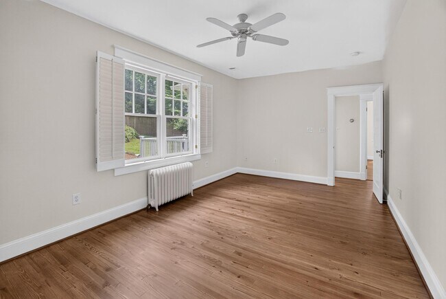 Building Photo - 7013 Maple Ave