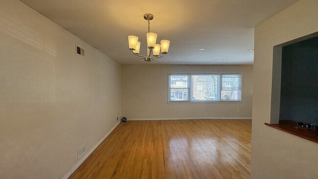 Building Photo - 86 Notre Dame Ave