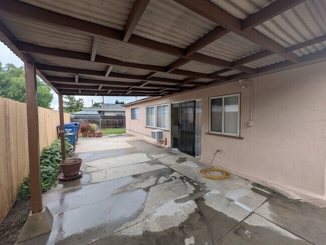 Building Photo - 1412 Leafdale Ave