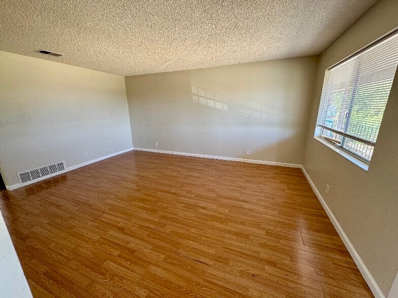 Building Photo - 3609 Fairview Dr