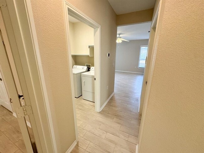 Building Photo - 100 Sunbird Ct