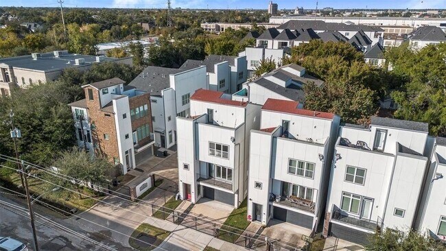 Building Photo - 6106 Clarkson Ln