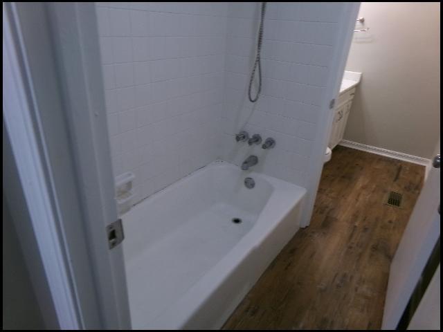 Building Photo - 408 W 4th St