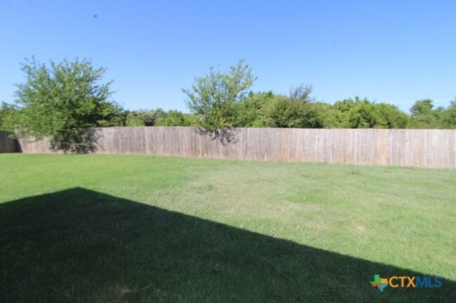 Building Photo - 401 Rainbow Court
