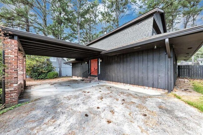 Building Photo - 3215 Redona Dr