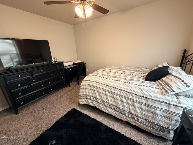 Building Photo - 1418 Santa Thomas St