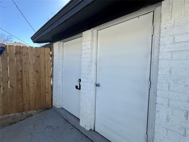 Building Photo - 807 W Broadus St