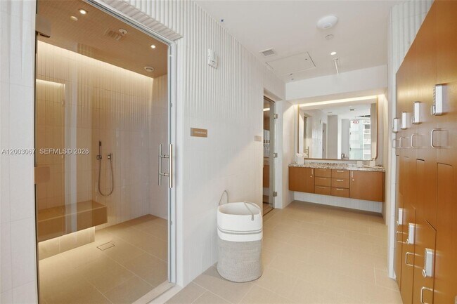 Building Photo - 175 SE 25th Rd