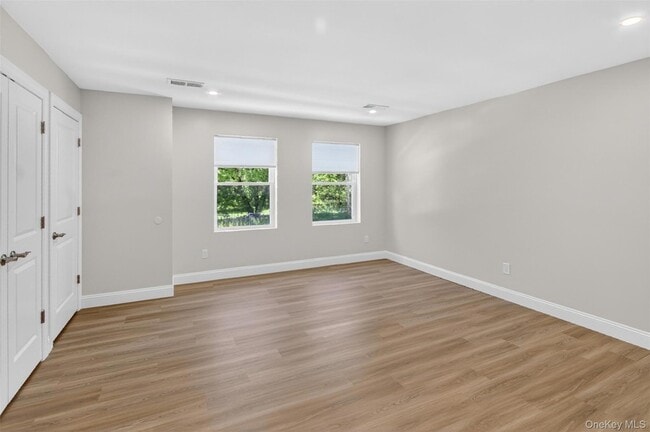 Building Photo - 64 Manor Pl