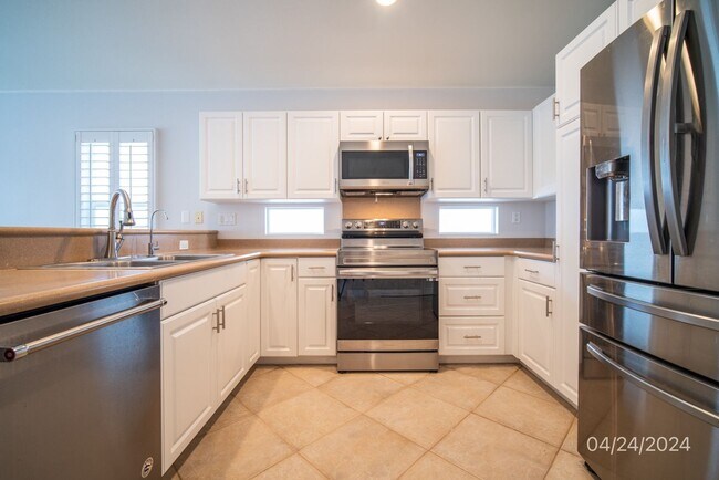 Building Photo - 3 BD/2 BA Home with Enclosed Garage in Ewa Beach (Pets ok)