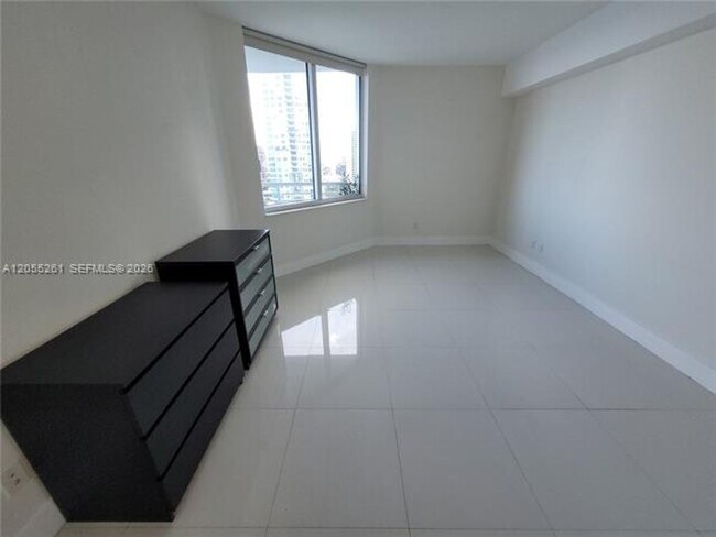 Building Photo - 325 S Biscayne Blvd