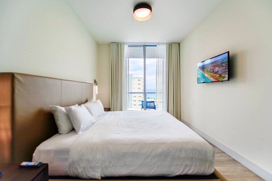 Building Photo - 777 N Ocean Dr