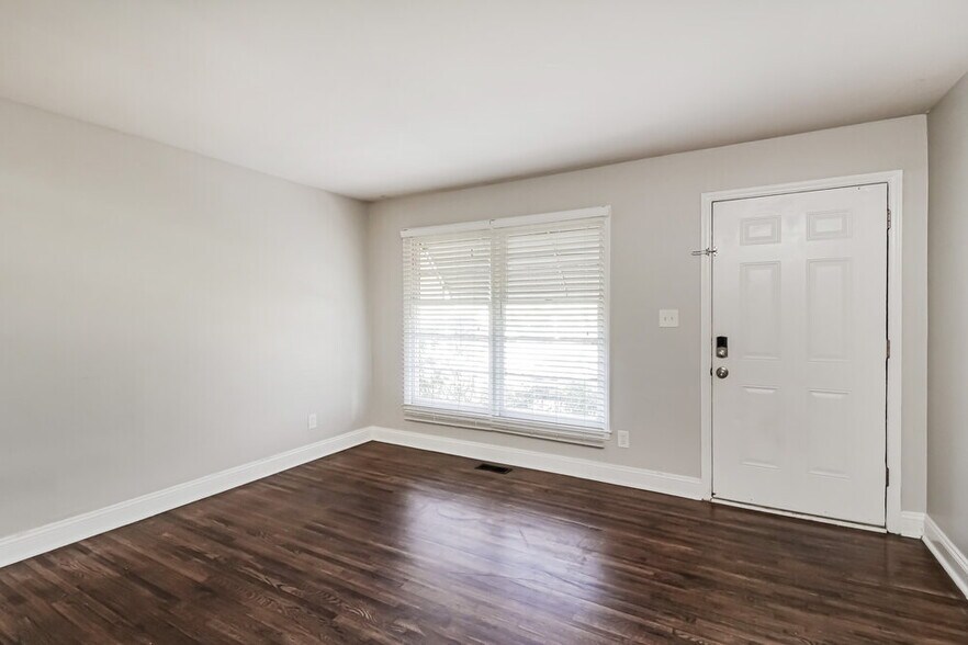 Building Photo - 3800 Seaman Dr