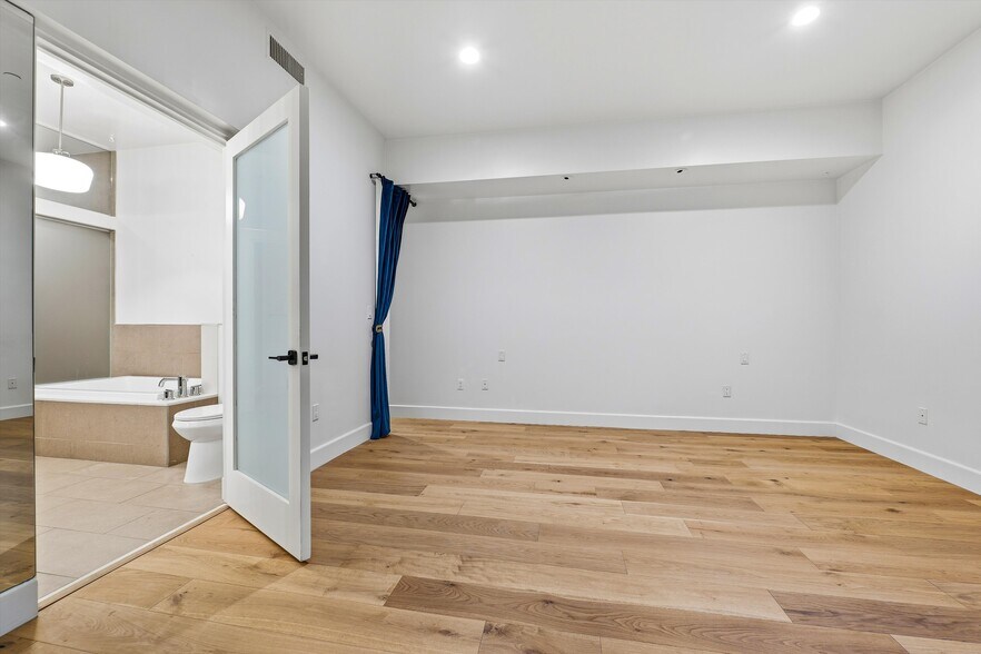 Building Photo - 1250 N Harper Ave