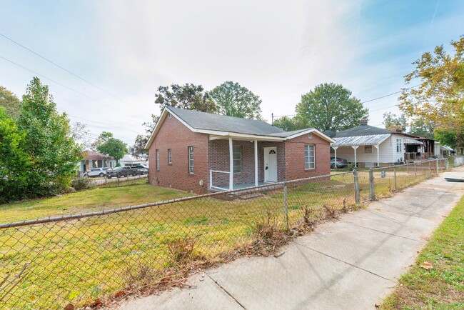 Building Photo - Brick home with a fenced-in yard!