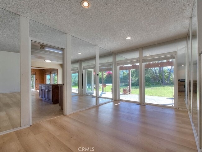 Building Photo - 16612 Park Ln Cir