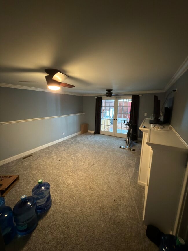 Building Photo - 560 Glen Pl