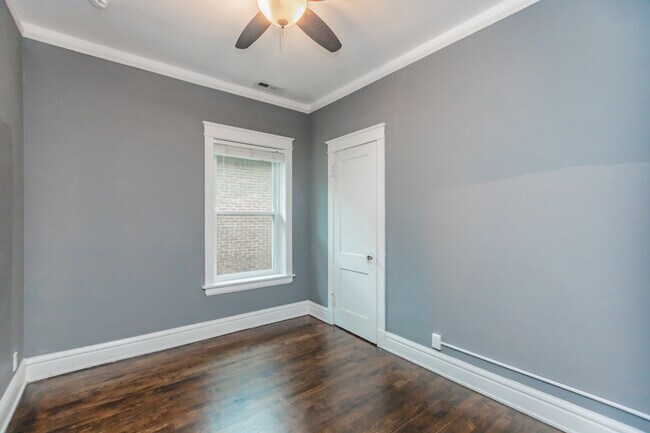 Building Photo - 334 S Oak Park Ave