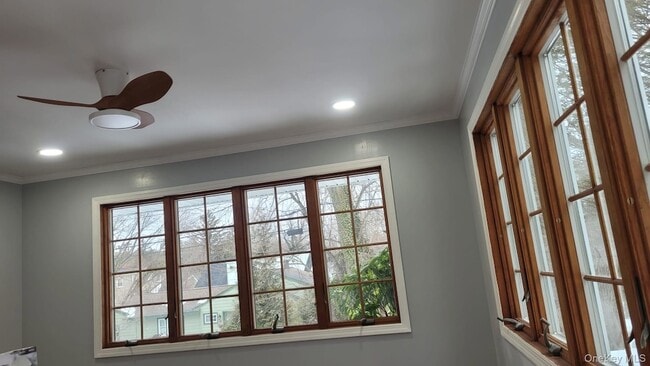 Building Photo - 8 Dee Pl