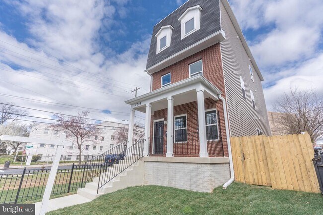 Building Photo - 4008 9th St SE