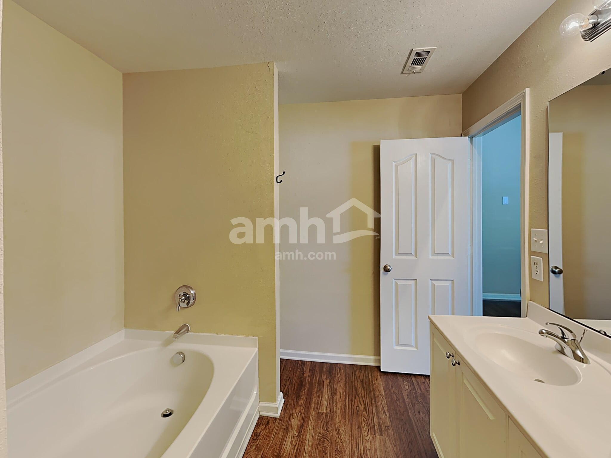 Building Photo - 1307 Jordans Pond Ln