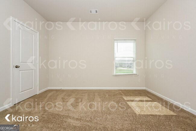 Building Photo - 7000 Pinehurst Way N