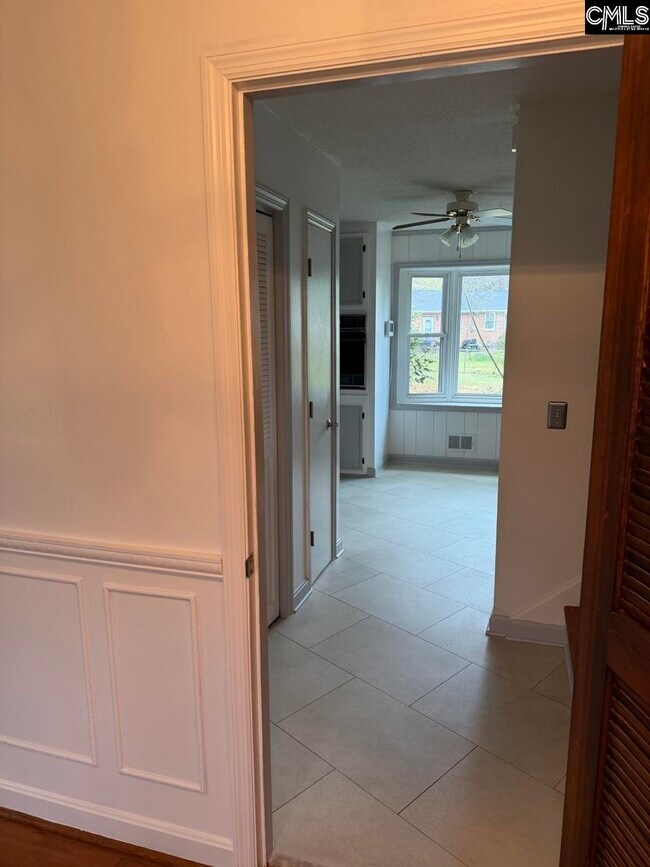 Building Photo - 511 Shady Ln