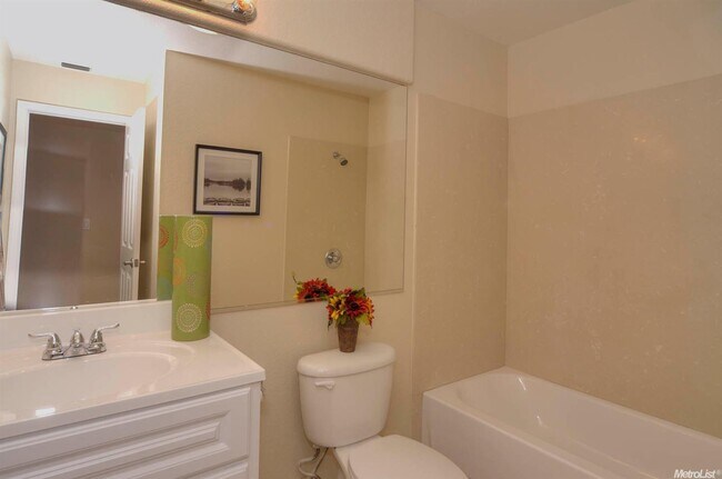 Building Photo - Wonderful Two Story Single House with Gorg...