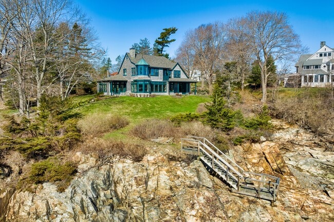 Building Photo - 876 Shore Rd