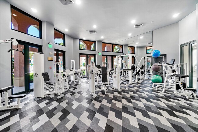 Building Photo - 100 SE 5th Ave