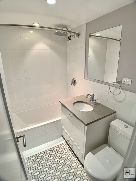 Building Photo - NO FEE 3 bedroom 2 bathroom with washer and dryer and Balcony / West 97th Street