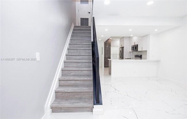 Building Photo - 16697 Hemingway Dr