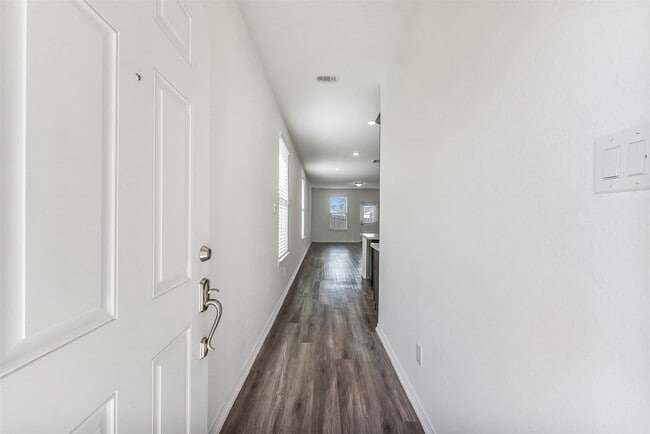 Building Photo - 21218 George Vancouver Ct