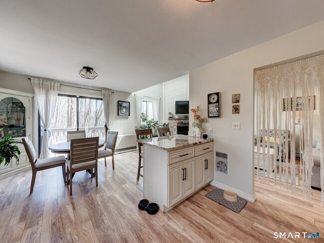 Building Photo - 355 Ledge Dr