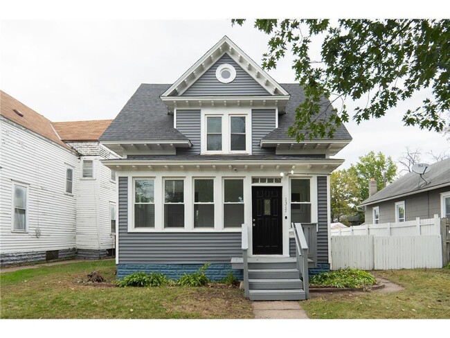 Primary Photo - 1317 Reaney Ave E