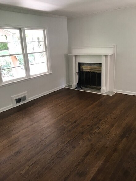 Living Room - 633 Clairmont Cir