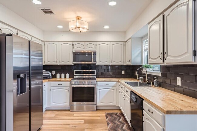 Building Photo - 13205 Kepler Cove