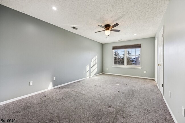 Building Photo - 1075 Ash Dr