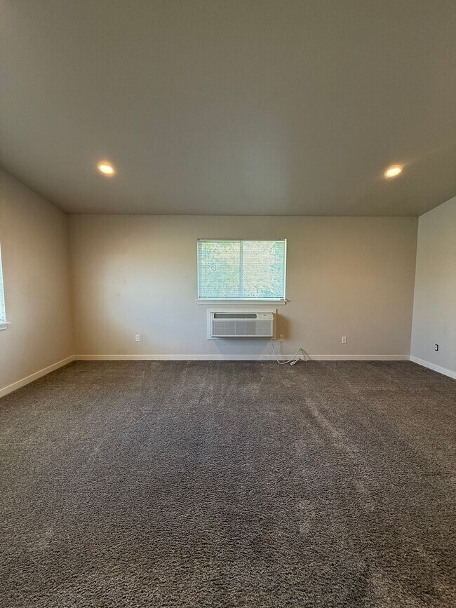 Building Photo - 47 Samantha Ct