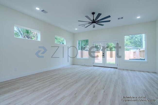 Building Photo - 7002 Sidney St