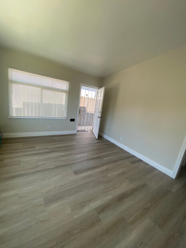 Building Photo - 6127 Linden Ave
