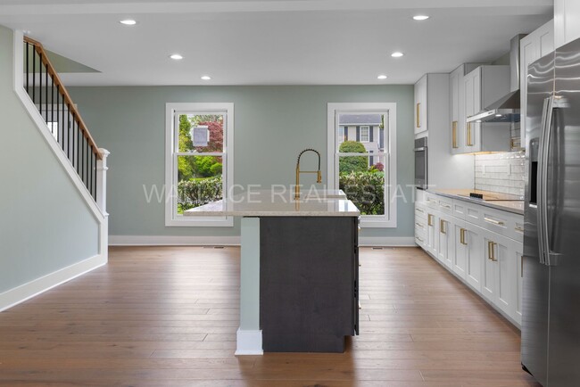 Building Photo - LOVELY 4 BEDROOM HOME...ALL FARRAGUT SCHOO...