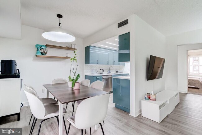 Building Photo - 11643 Stoneview Square