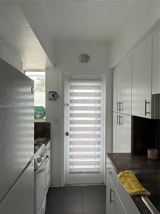 Building Photo - 1060 Pennsylvania Ave