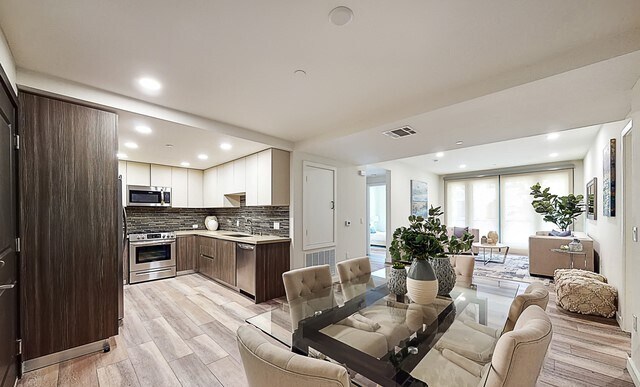 Primary Photo - 1070 S Bedford St