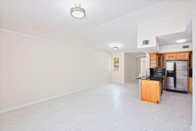 Building Photo - 2400 Centergate Dr